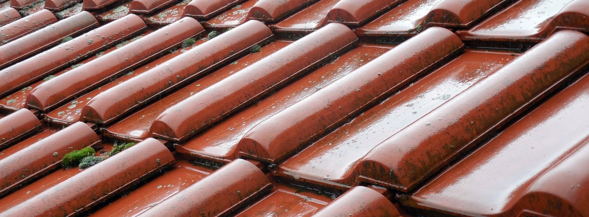 Cubierta de cerámica mojada