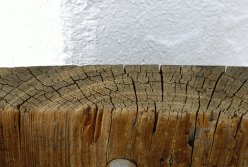 Viga de madera con refuerzo metálico