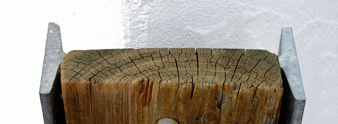 Viga de madera con refuerzo metálico